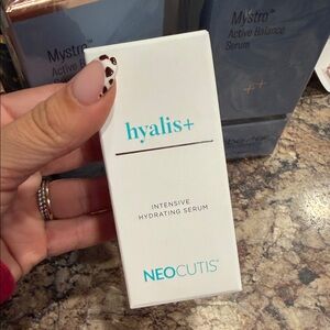 Neocutis Hyalis+ Intensive Hydrating Serum - White